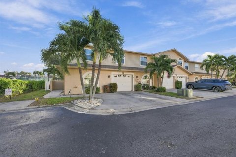 Touwnhouse à vendre à Seminole, Floride: 3 chambres, 147.99 m2 № 2430492 - photo 4