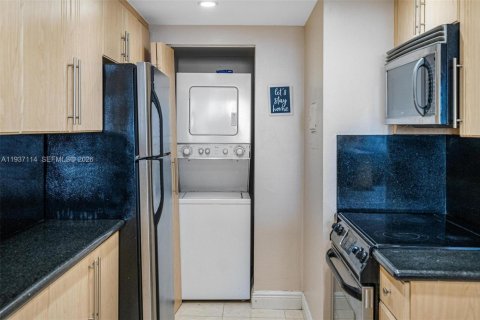 Купить кондоминиум в Майами, Флорида 1 спальня, 99.03м2, № 1995025 - фото 28