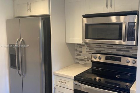 Condominio en alquiler en West Palm Beach, Florida, 1 dormitorio, 49.24 m2 № 1982340 - foto 7