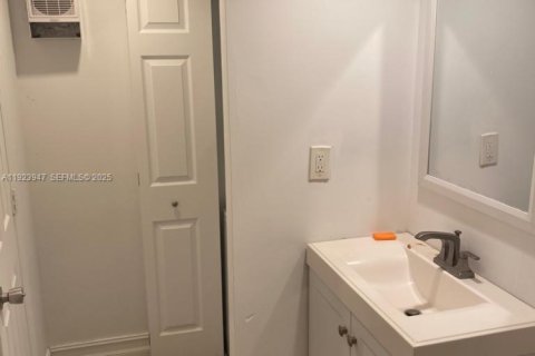 Condominio en alquiler en West Palm Beach, Florida, 1 dormitorio, 49.24 m2 № 1982340 - foto 14