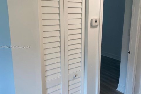 Condominio en alquiler en West Palm Beach, Florida, 1 dormitorio, 49.24 m2 № 1982340 - foto 9