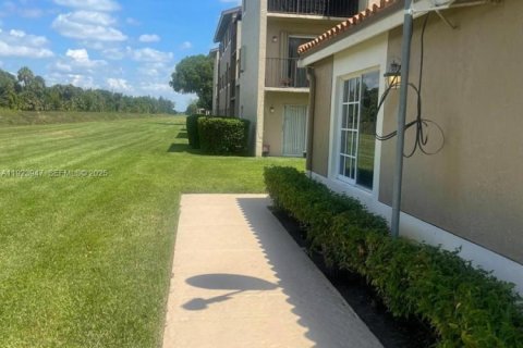 Condominio en alquiler en West Palm Beach, Florida, 1 dormitorio, 49.24 m2 № 1982340 - foto 2