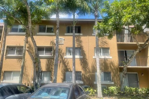 Condominio en alquiler en West Palm Beach, Florida, 1 dormitorio, 49.24 m2 № 1982340 - foto 1