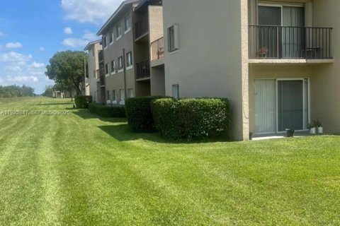 Condominio en alquiler en West Palm Beach, Florida, 1 dormitorio, 49.24 m2 № 1982340 - foto 3