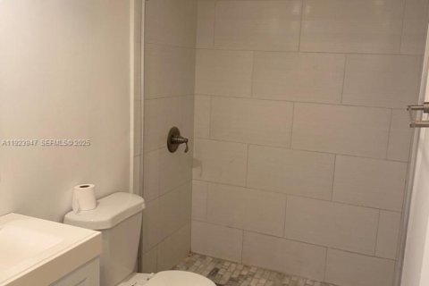 Condominio en alquiler en West Palm Beach, Florida, 1 dormitorio, 49.24 m2 № 1982340 - foto 13