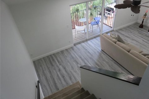 Townhouse in Tampa, Florida 2 bedrooms, 130.81 sq.m. № 2237218 - photo 11