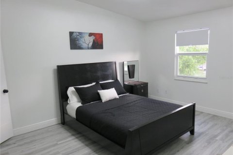 Townhouse in Tampa, Florida 2 bedrooms, 130.81 sq.m. № 2237218 - photo 4