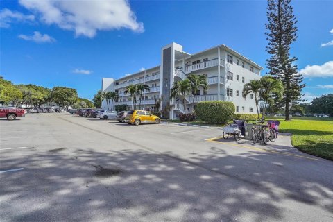 Condominio en venta en Deerfield Beach, Florida, 1 dormitorio, 66.43 m2 № 2012417 - foto 4