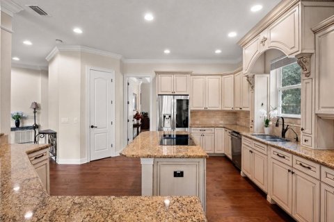 House in Sorrento, Florida 5 bedrooms, 381.36 sq.m. № 2223337 - photo 21