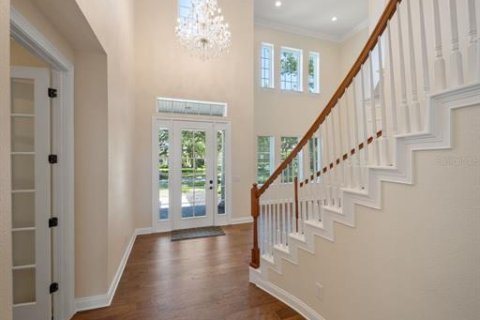 House in Sorrento, Florida 5 bedrooms, 381.36 sq.m. № 2223337 - photo 12