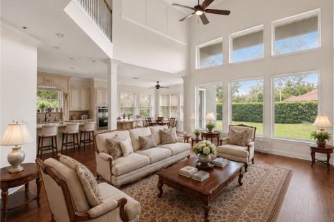 House in Sorrento, Florida 5 bedrooms, 381.36 sq.m. № 2223337 - photo 14