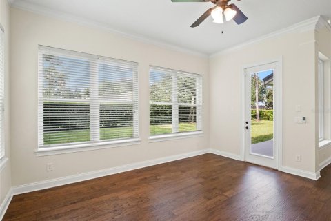 House in Sorrento, Florida 5 bedrooms, 381.36 sq.m. № 2223337 - photo 23
