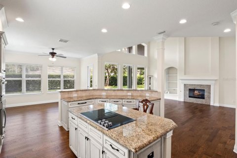 House in Sorrento, Florida 5 bedrooms, 381.36 sq.m. № 2223337 - photo 22
