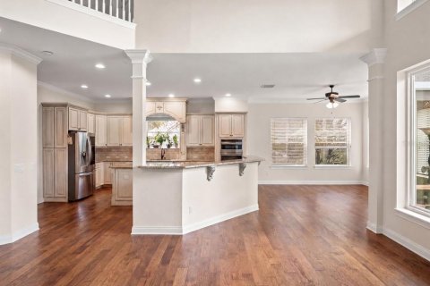 House in Sorrento, Florida 5 bedrooms, 381.36 sq.m. № 2223337 - photo 18