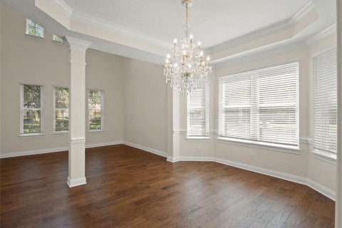 House in Sorrento, Florida 5 bedrooms, 381.36 sq.m. № 2223337 - photo 25