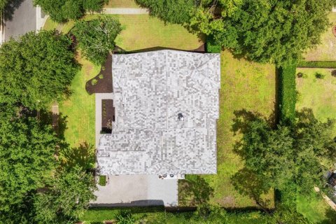 House in Sorrento, Florida 5 bedrooms, 381.36 sq.m. № 2223337 - photo 8