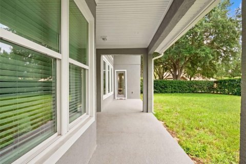 House in Sorrento, Florida 5 bedrooms, 381.36 sq.m. № 2223337 - photo 5