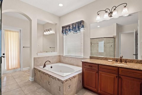 House in Sorrento, Florida 5 bedrooms, 381.36 sq.m. № 2223337 - photo 30
