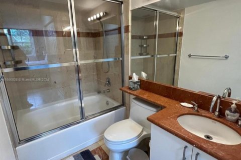 Copropriété à vendre à Aventura, Floride: 2 chambres, 109.62 m2 № 1936818 - photo 15