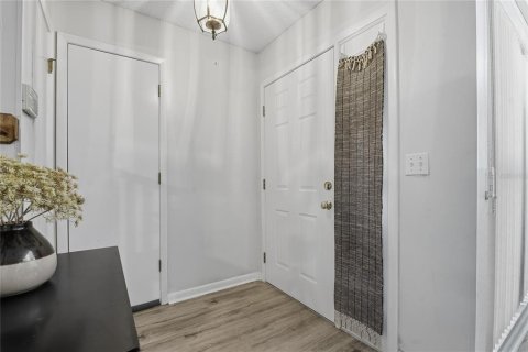 Купить таунхаус в Хейнс-Сити, Флорида 11 комнат, 171.31м2, № 2150682 - фото 12