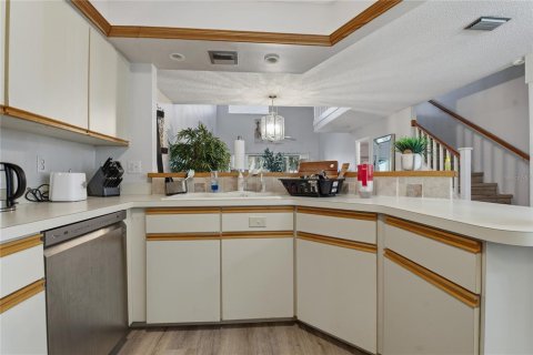 Купить таунхаус в Хейнс-Сити, Флорида 11 комнат, 171.31м2, № 2150682 - фото 7