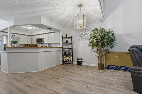 Купить таунхаус в Хейнс-Сити, Флорида 11 комнат, 171.31м2, № 2150682 - фото 10