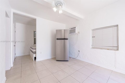 Villa ou maison à louer à Miami, Floride: 1 chambre, 46.45 m2 № 2339887 - photo 3