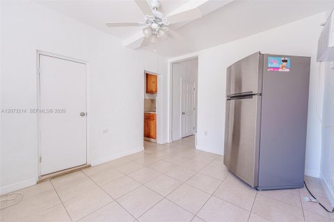 Villa ou maison à louer à Miami, Floride: 1 chambre, 46.45 m2 № 2339887 - photo 2