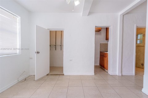 Villa ou maison à louer à Miami, Floride: 1 chambre, 46.45 m2 № 2339887 - photo 8