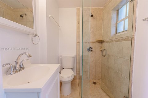 Villa ou maison à louer à Miami, Floride: 1 chambre, 46.45 m2 № 2339887 - photo 7