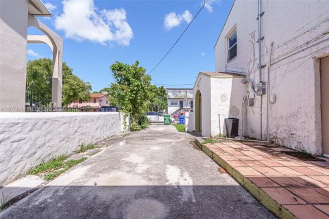 Villa ou maison à louer à Miami, Floride: 1 chambre, 46.45 m2 № 2339887 - photo 13