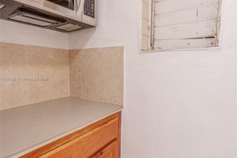 Villa ou maison à louer à Miami, Floride: 1 chambre, 46.45 m2 № 2339887 - photo 10