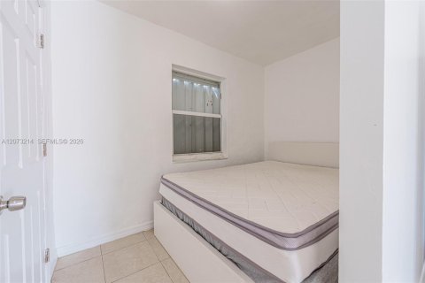 Villa ou maison à louer à Miami, Floride: 1 chambre, 46.45 m2 № 2339887 - photo 4