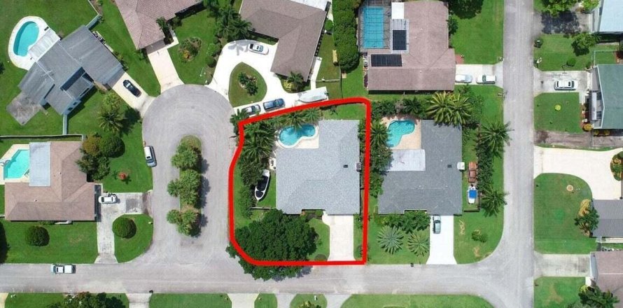 House in Palm Beach Gardens, Florida 4 bedrooms, 229.47 sq.m. № 1075991