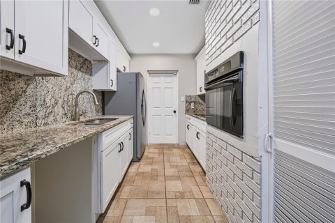 Casa en venta en Saint Petersburg, Florida, 3 dormitorios, 99.96 m2 № 2383905 - foto 3