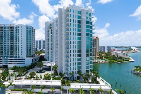 Condo in Sarasota, Florida, 4 bedrooms  № 1684856 - photo 1
