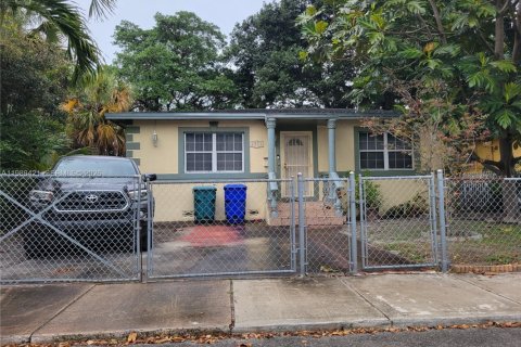 Дом в Майами, Флорида 2 спальни, 99.59м2 № 2050454