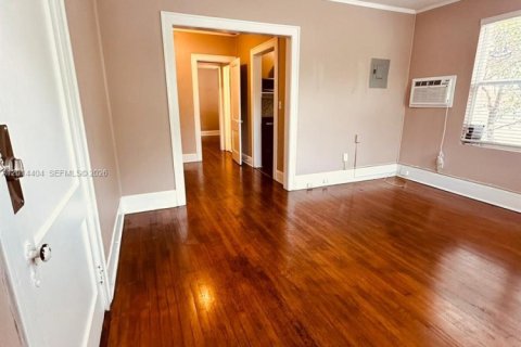 Apartamento en alquiler en Miami, Florida, 1 dormitorio № 2076456 - foto 2