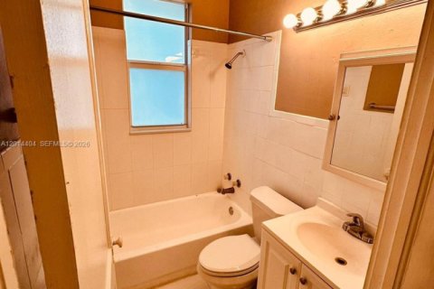 Apartamento en alquiler en Miami, Florida, 1 dormitorio № 2076456 - foto 3