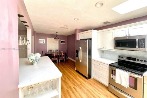 Купить виллу или дом в Пальметто-Бей, Флорида 3 спальни, 182.46м2, № 1957452 - фото 4