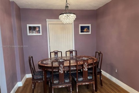 Купить виллу или дом в Пальметто-Бей, Флорида 3 спальни, 182.46м2, № 1957452 - фото 9