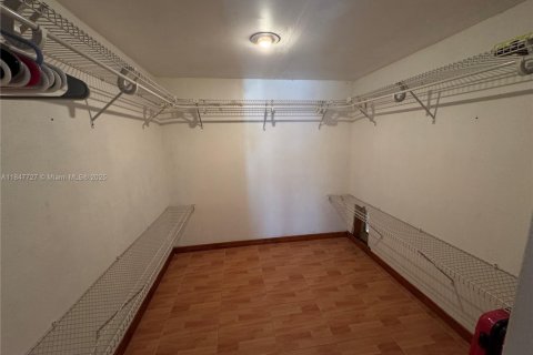 Купить виллу или дом в Пальметто-Бей, Флорида 3 спальни, 182.46м2, № 1957452 - фото 14