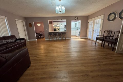 Купить виллу или дом в Пальметто-Бей, Флорида 3 спальни, 182.46м2, № 1957452 - фото 6