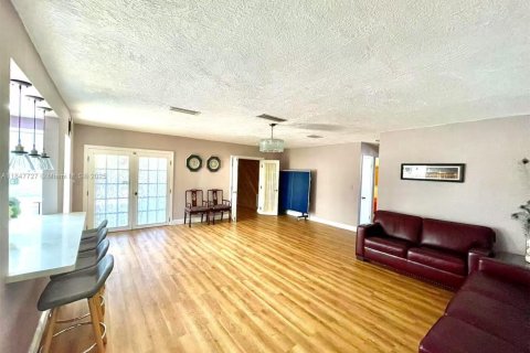 Купить виллу или дом в Пальметто-Бей, Флорида 3 спальни, 182.46м2, № 1957452 - фото 10