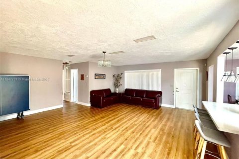 Купить виллу или дом в Пальметто-Бей, Флорида 3 спальни, 182.46м2, № 1957452 - фото 8