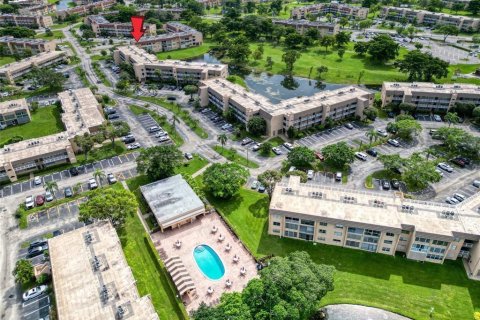 Copropriété à vendre à Sunrise, Floride: 2 chambres, 78.97 m2 № 2182392 - photo 2