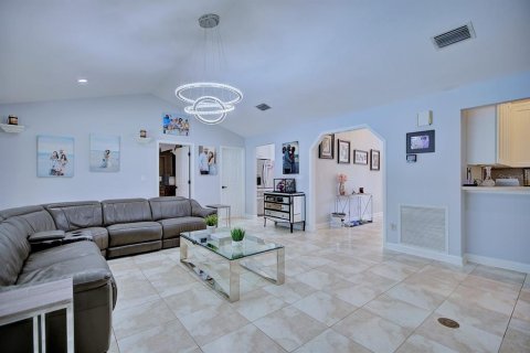 House in Sebring, Florida 4 bedrooms, 211.07 sq.m. № 1901254 - photo 9