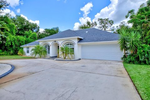 House in Sebring, Florida 4 bedrooms, 211.07 sq.m. № 1901254 - photo 2