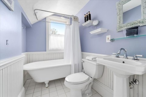 House in Gainesville, Florida 7 bedrooms, 466.28 sq.m. № 1583263 - photo 24
