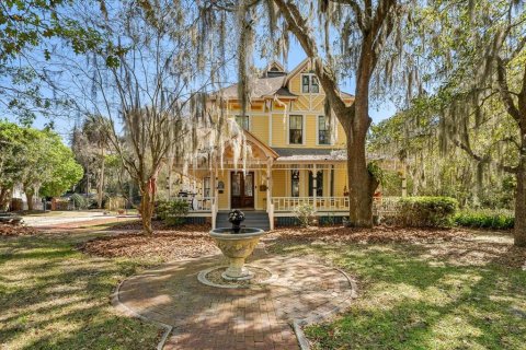 House in Gainesville, Florida 7 bedrooms, 466.28 sq.m. № 1583263 - photo 1